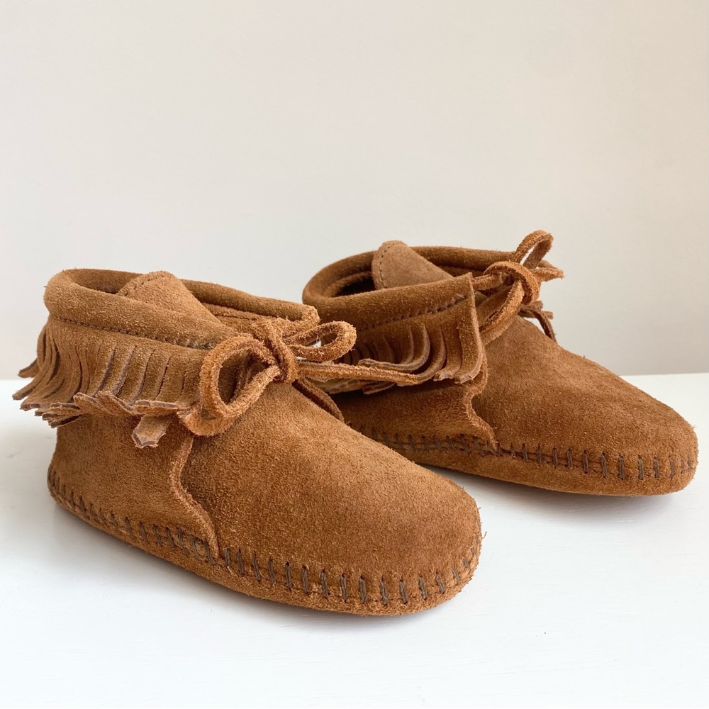 Minnetonka moccasin brown size 6